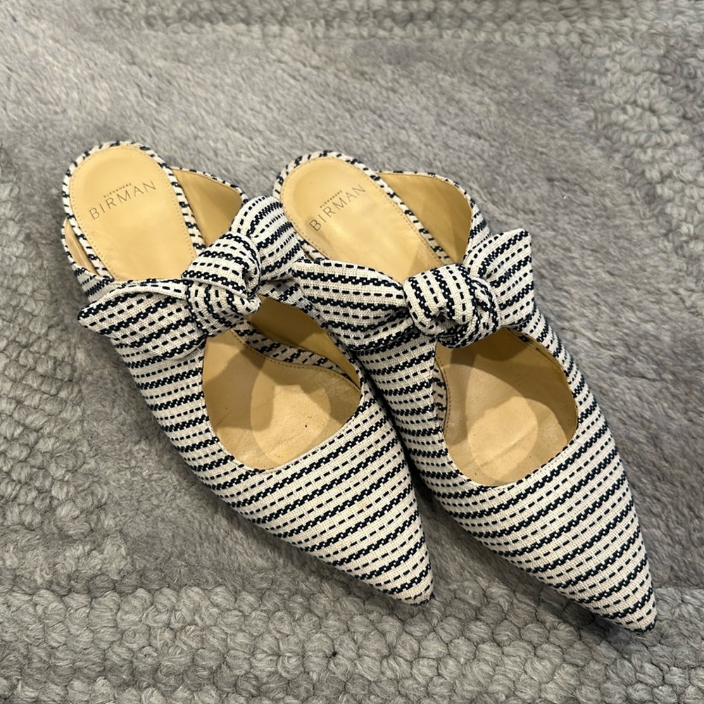 Alexandre Birman black and white fabric bow mules size 37
